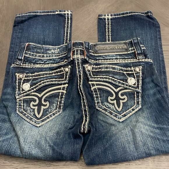 Rock Revival Capris - Picture 3 of 5